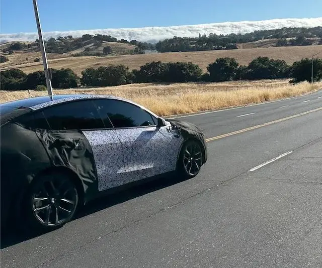 特斯拉新Model Y Performance原型路测图曝光